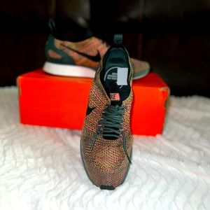 Nike EUC Flyknit Shoes - 8.5